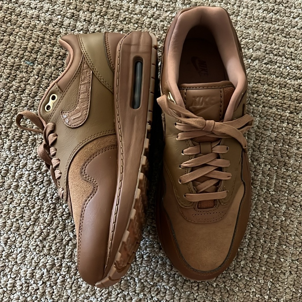Nike Brown Sneakers Air Max Silhouette